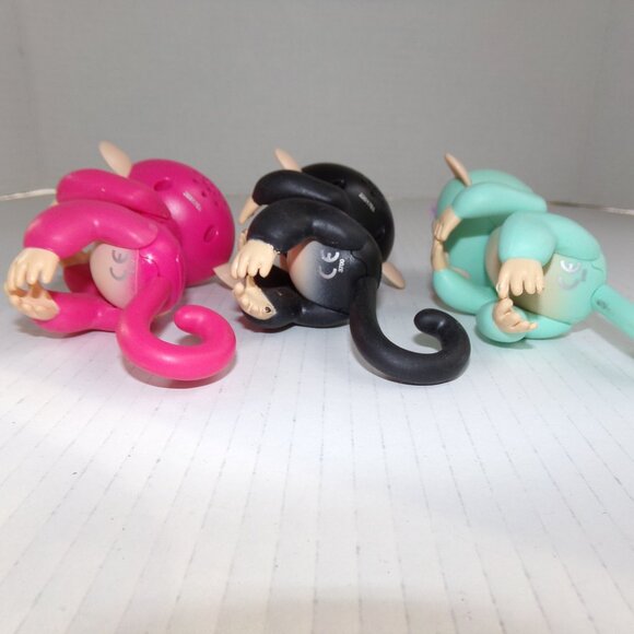 3 Fingerlings Monkeys Interactive Work Pink Black Green - Picture 8 of 13